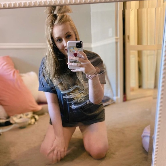 Meet your Posher, Megan - Picture 1 of 4